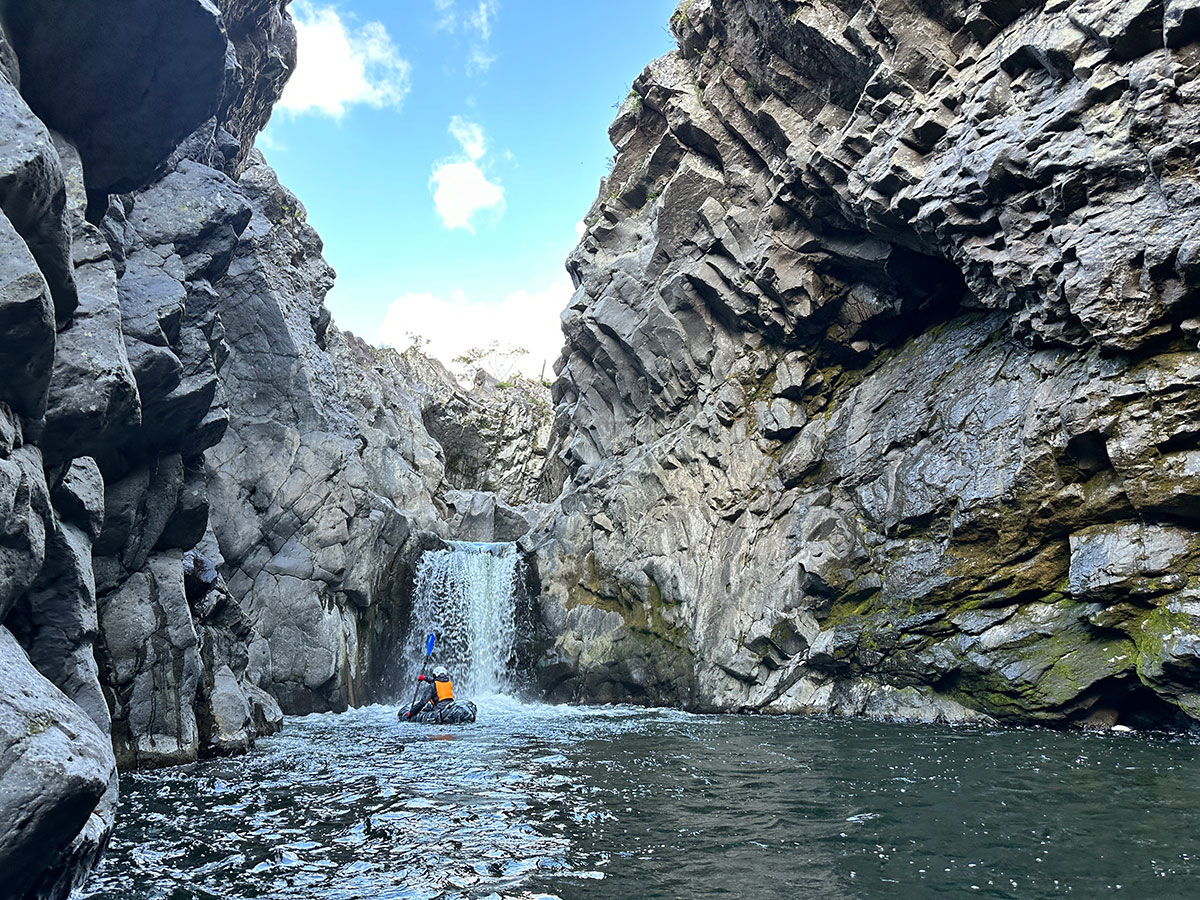 A mystical journey to a hidden waterfall “Takachiho Packrafting”_1