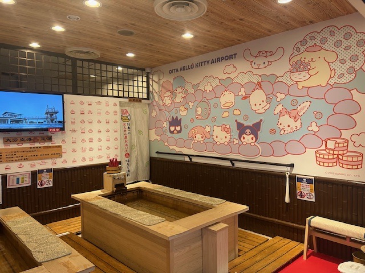 OITA HELLO KITTY AIRPORT_2
